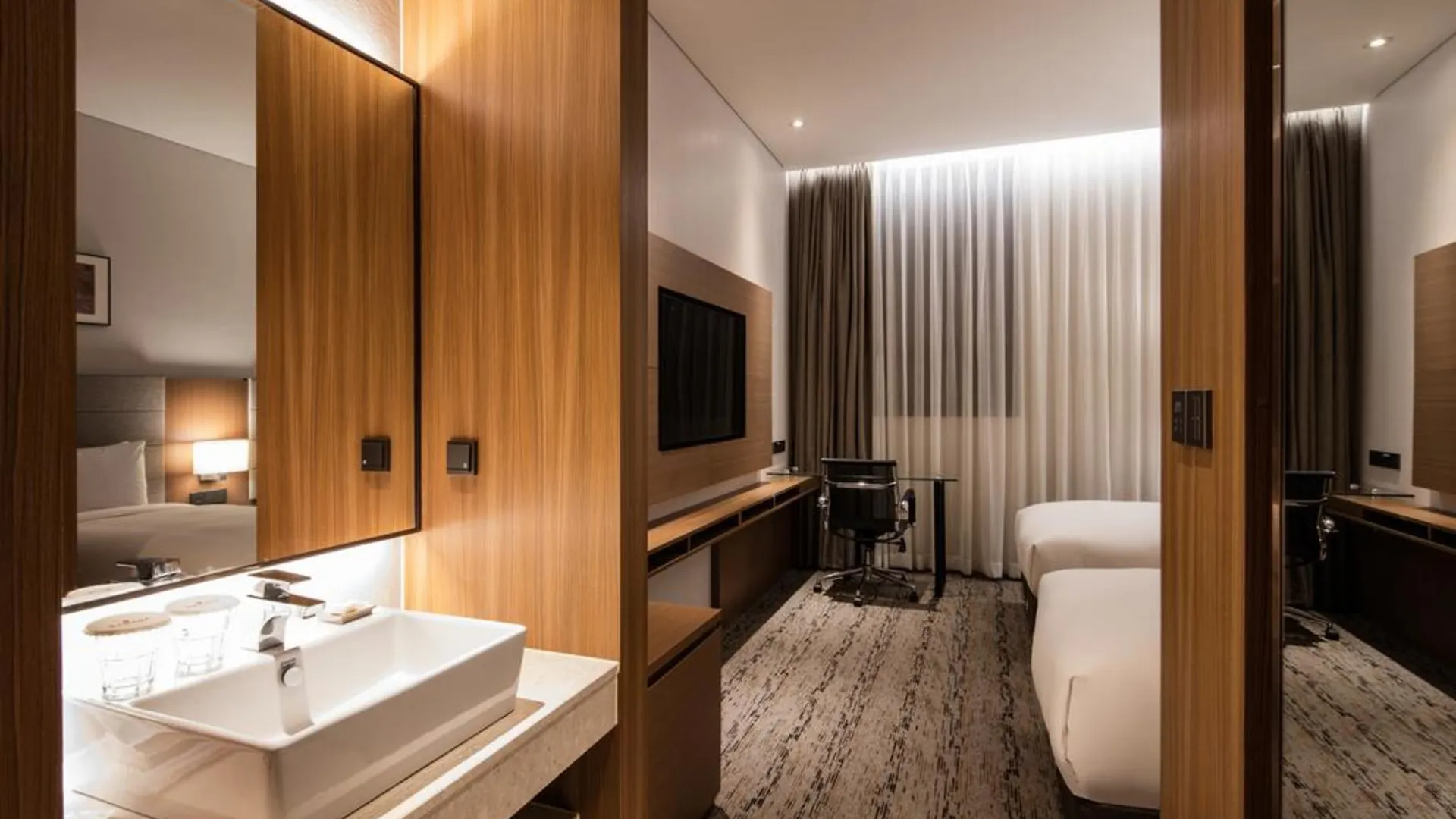 Ramada By Wyndham Seoul Sindorim Hotel 4*,